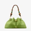 Bolso de hombro mediano Cinch de ante color trébol con correa trenzada de cuentas