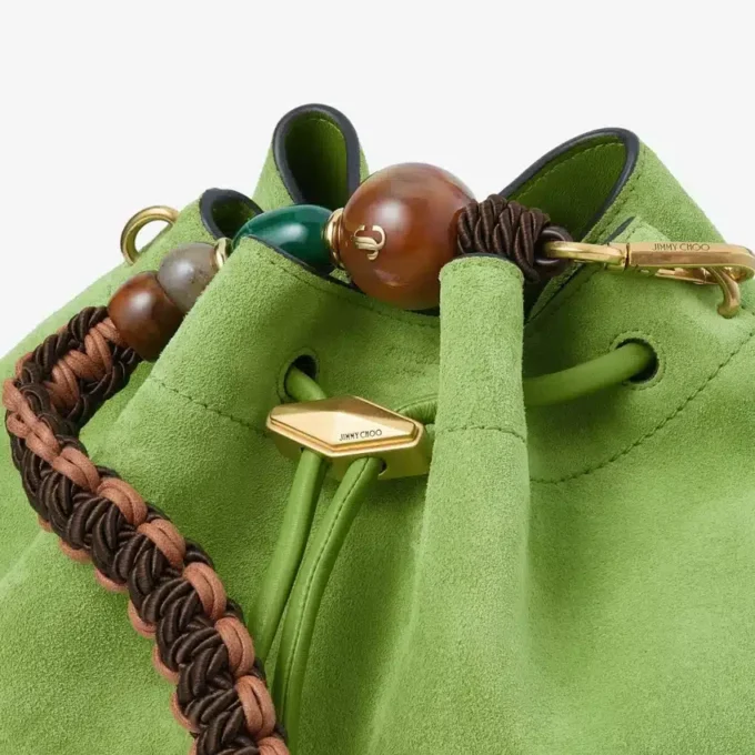 Bolso de hombro mediano Cinch de ante color trébol con correa trenzada de cuentas