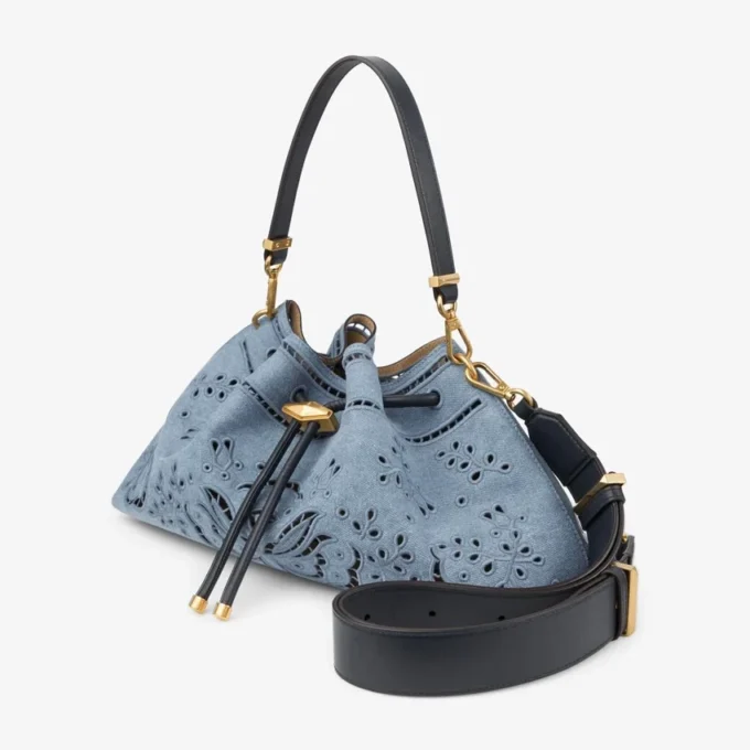 Bolso de hombro mediano Cinch de denim con bordado Sangallo Bolso de hombro mediano Cinch de denim con bordado Sangallo