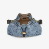 Bolso de hombro mediano Cinch de denim con bordado Sangallo Bolso de hombro mediano Cinch de denim con bordado Sangallo