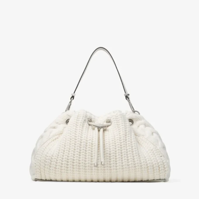 Bolso de hombro mediano Cinch de lana tejida en color Latte