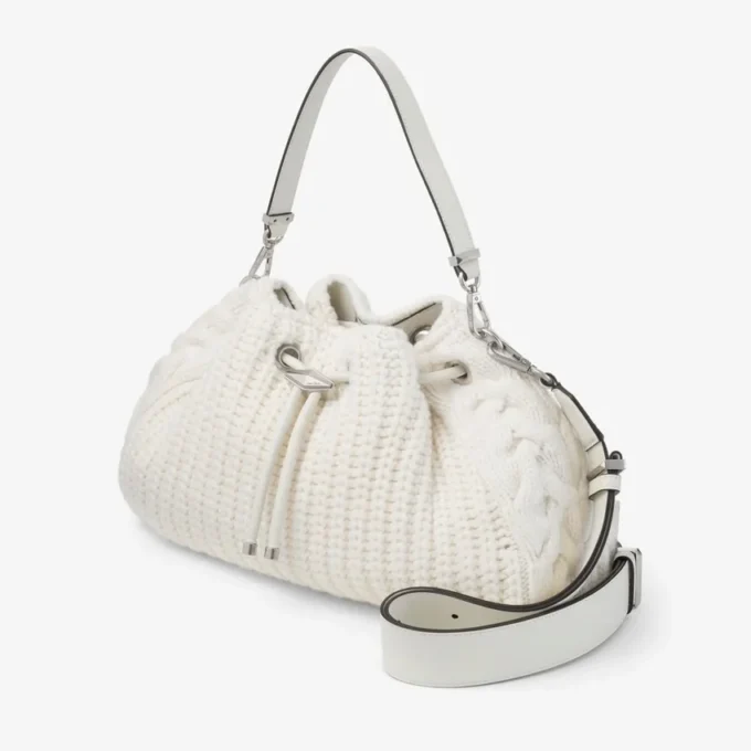 Bolso de hombro mediano Cinch de lana tejida en color Latte