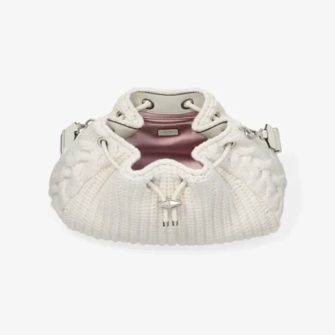 Bolso de hombro mediano Cinch de lana tejida en color Latte