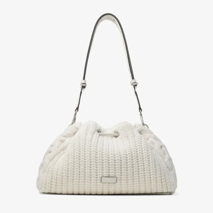 Bolso de hombro mediano Cinch de lana tejida en color Latte