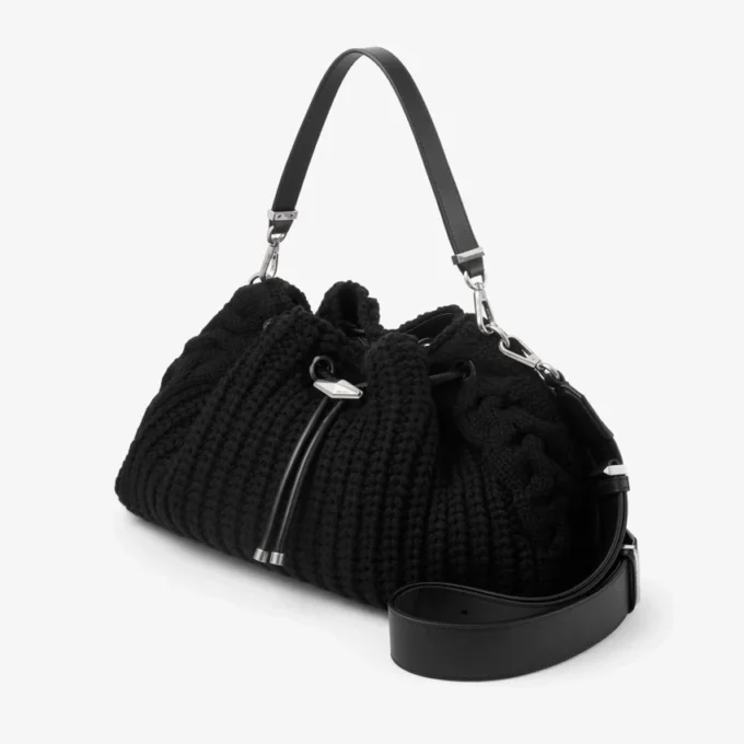 Bolso de hombro mediano Cinch de lana tejida en negro Bolso de hombro mediano Cinch de lana tejida en negro
