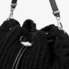 Bolso de hombro mediano Cinch de lana tejida en negro Bolso de hombro mediano Cinch de lana tejida en negro