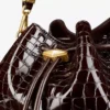 Bolso de hombro mediano Cinch de piel con relieve de cocodrilo Sambuco Bolso de hombro mediano Cinch de piel con relieve de cocodrilo Sambuco