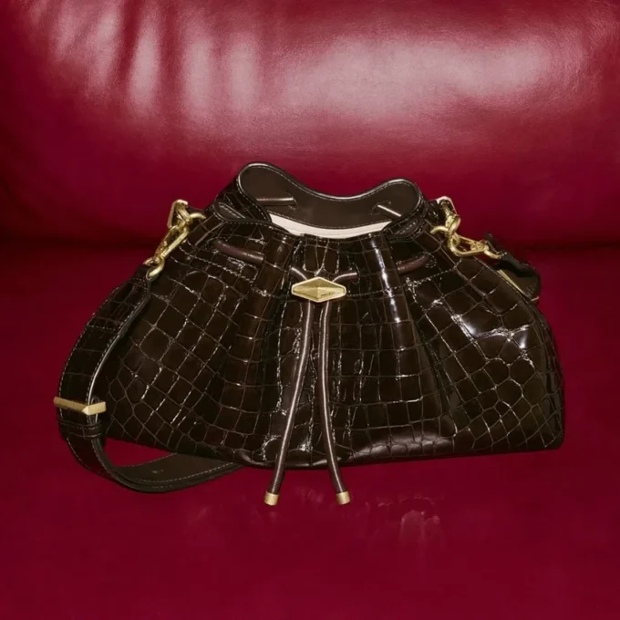Bolso de hombro mediano Cinch de piel con relieve de cocodrilo Sambuco Bolso de hombro mediano Cinch de piel con relieve de cocodrilo Sambuco