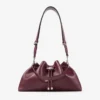 Bolso de hombro mediano Cinch de piel granate Bolso de hombro mediano Cinch de piel granate