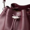 Bolso de hombro mediano Cinch de piel granate Bolso de hombro mediano Cinch de piel granate