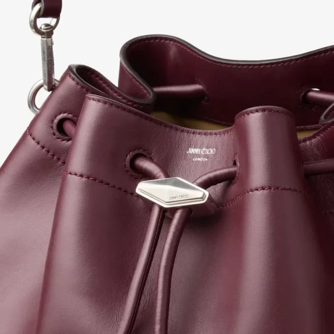 Bolso de hombro mediano Cinch de piel granate Bolso de hombro mediano Cinch de piel granate