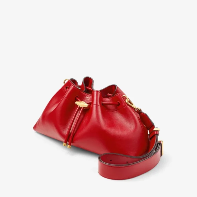 Bolso de hombro mediano Cinch de piel rojo rubí Bolso de hombro mediano Cinch de piel rojo rubí