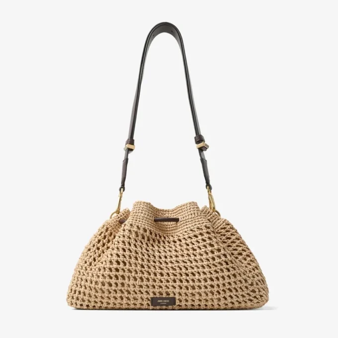 Bolso de hombro mediano Cinch de rafia de ganchillo en tonos naturales y chocolate con correa trenzada