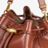 Bolso de hombro mediano Cinch en piel estampada de elaphe color coñac con costuras de cuero estilo Biker