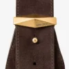Bolso de hombro mediano de ante color café estilo hobo con diseño de rombos