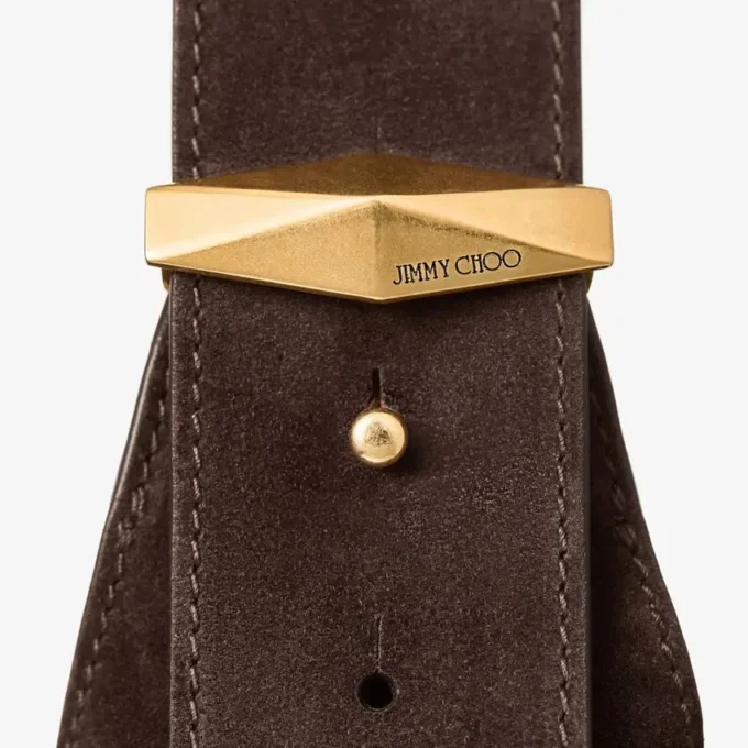 Bolso de hombro mediano de ante color café estilo hobo con diseño de rombos