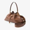 Bolso de hombro mediano de piel color tostado Cinch Bolso de hombro mediano de piel color tostado Cinch