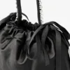 Bolso de hombro mini de satén negro con cordón y asa superior