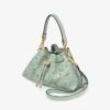 Bolso de hombro pequeño Cinch de Jimmy Choo en cuero perforado verde Bolso de hombro pequeño Cinch de Jimmy Choo en cuero perforado verde