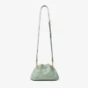 Bolso de hombro pequeño Cinch de Jimmy Choo en cuero perforado verde Bolso de hombro pequeño Cinch de Jimmy Choo en cuero perforado verde