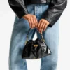Bolso de hombro pequeño Cinch de piel Biker negra suave y brillante