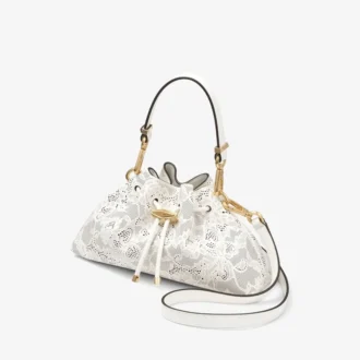 Bolso de hombro pequeño Cinch de piel de encaje perforada color latte