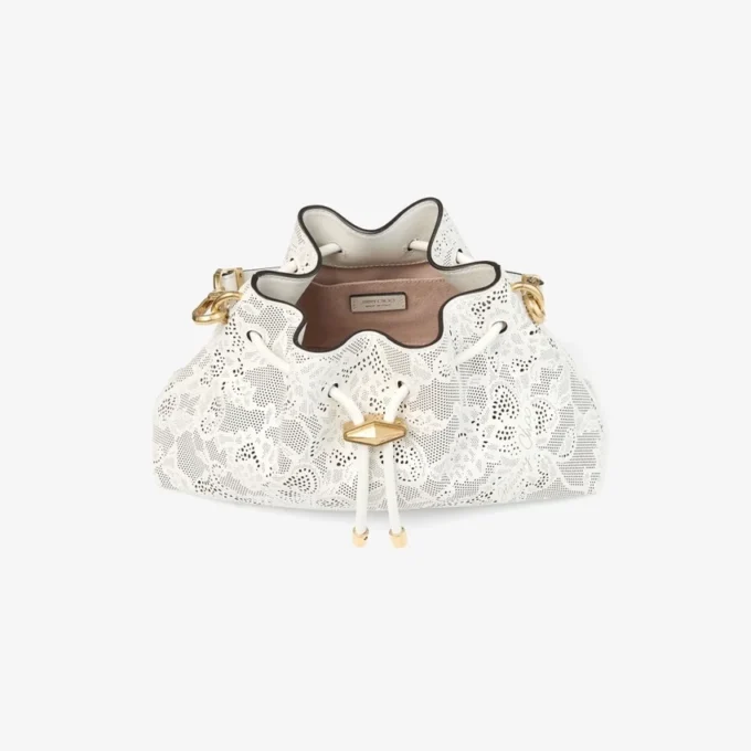 Bolso de hombro pequeño Cinch de piel de encaje perforada color latte
