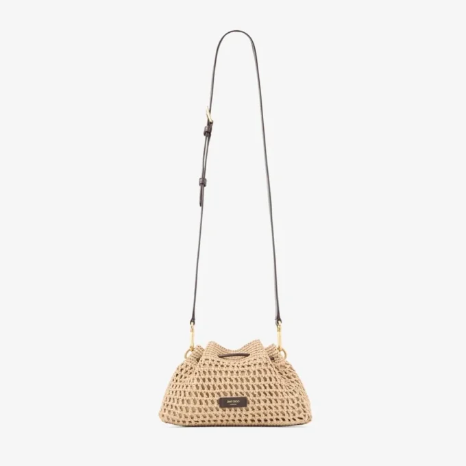 Bolso de hombro pequeño Cinch de rafia de ganchillo en color natural y chocolate con correa trenzada Bolso de hombro pequeño Cinch de rafia de ganchillo en color natural y chocolate con correa trenzada