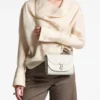 Bolso de mano Avenue Curve Clutch de piel napa acolchada color latte Bolso de mano Avenue Curve Clutch de piel napa acolchada color latte