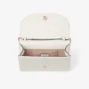 Bolso de mano Avenue Curve Clutch de piel napa acolchada color latte Bolso de mano Avenue Curve Clutch de piel napa acolchada color latte