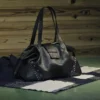 Bolso de mano Bar Holdall grande negro de piel de becerro de grano suave con estrellas texturizadas Bolso de mano Bar Holdall grande negro de piel de becerro de grano suave con estrellas texturizadas