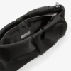 Bolso de mano Bonny de satén negro Bolso de mano Bonny de satén negro