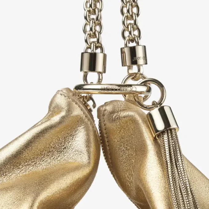 Bolso de mano Callie de piel metalizada dorada con correa de cadena Bolso de mano Callie de piel metalizada dorada con correa de cadena