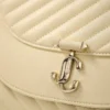 Bolso de mano Curve Bolso de mano de cuero Biker acolchado en color Buttermilk