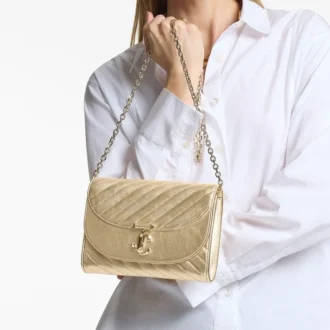 Bolso de mano Curve: bolso de mano de piel metalizada acolchada en dorado brillante con cadena