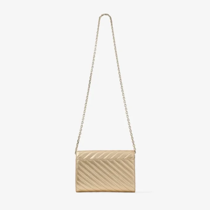 Bolso de mano Curve: bolso de mano de piel metalizada acolchada en dorado brillante con cadena Bolso de mano Curve: bolso de mano de piel metalizada acolchada en dorado brillante con cadena