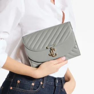 Bolso de mano Curve de piel Biker acolchada en color paloma