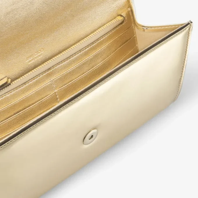 Bolso de mano Emmie de tela dorada espejada Bolso de mano Emmie de tela dorada espejada