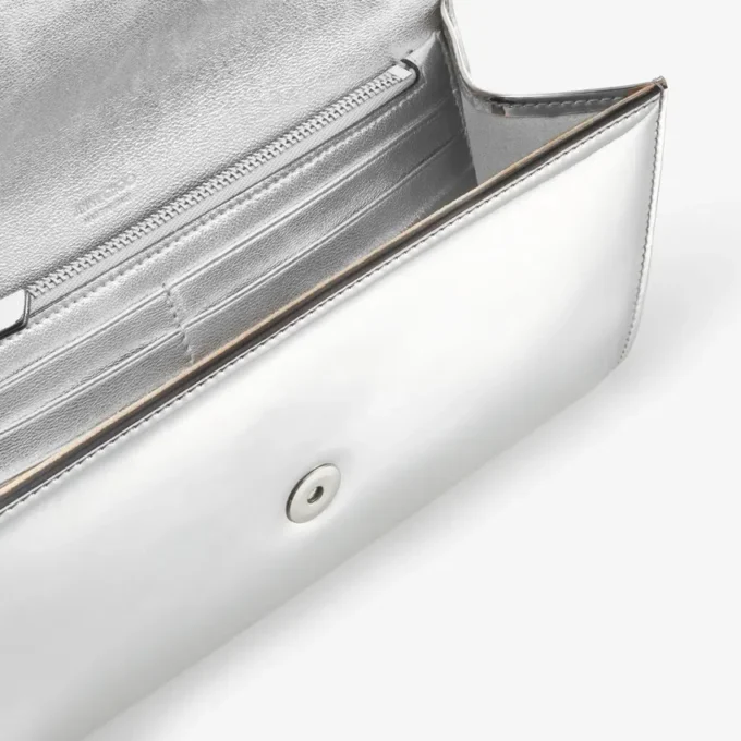 Bolso de mano Emmie de tela plateada espejada