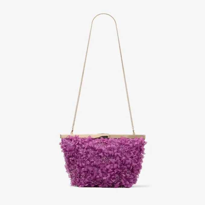 Bolso de mano Ganache de satén violeta orquídea con bordado de pétalos Bolso de mano Ganache de satén violeta orquídea con bordado de pétalos