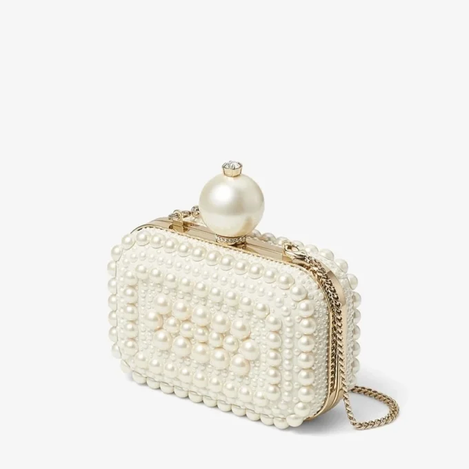 Bolso de mano Micro Cloud de ante blanco con adornos de perlas por toda la superficie Bolso de mano Micro Cloud de ante blanco con adornos de perlas por toda la superficie
