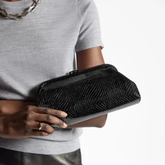 Bolso de mano Skylar de piel negra brillante con estampado de serpiente y cierre cuadrado JC