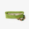 Bolso de mano Zandra de ante color trébol con pulsera de cuentas Bolso de mano Zandra de ante color trébol con pulsera de cuentas