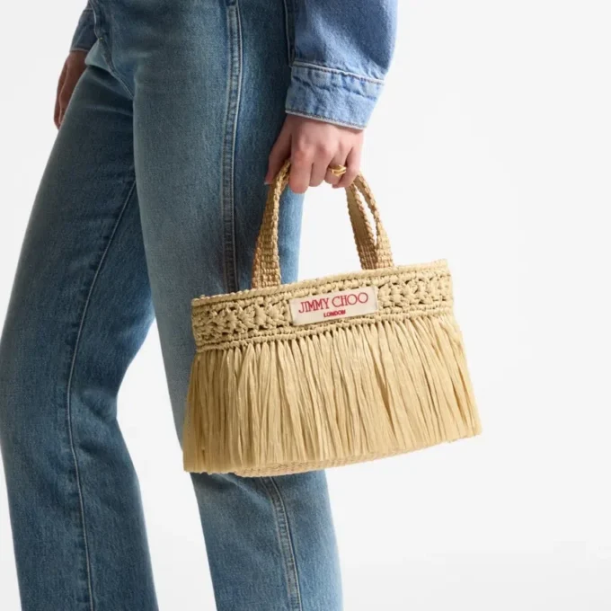 Bolso de playa East-West Mini Bolso de playa mini de rafia tejida en color natural y dorado claro con flecos