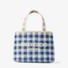 Bolso de playa tipo tote East-West Mini de rafia en mezcla de azul marino y estampado de cuadros vichy en color crudo Bolso de playa tipo tote East-West Mini de rafia en mezcla de azul marino y estampado de cuadros vichy en color crudo