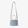 Bolso de playa tipo tote East-West Mini de rafia en mezcla de azul marino y estampado de cuadros vichy en color crudo Bolso de playa tipo tote East-West Mini de rafia en mezcla de azul marino y estampado de cuadros vichy en color crudo