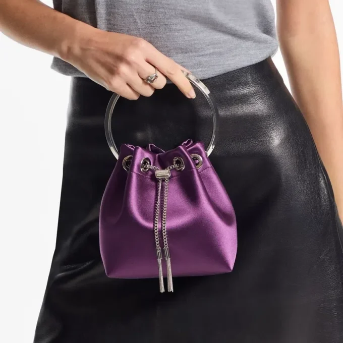 Bolso de satén Bon Bon Winter Bloom con brazalete metálico Bolso de satén Bon Bon Winter Bloom con brazalete metálico