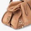 Bolso de viaje Bar Holdall mediano de ante color toffee con ribetes de cuero Biker y tachuelas de perlas