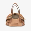Bolso de viaje Bar Holdall mediano de ante color toffee con ribetes de cuero Biker y tachuelas de perlas