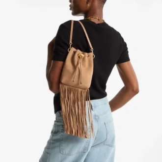 Bolso mini Cinch de ante color toffee con borlas de ante
